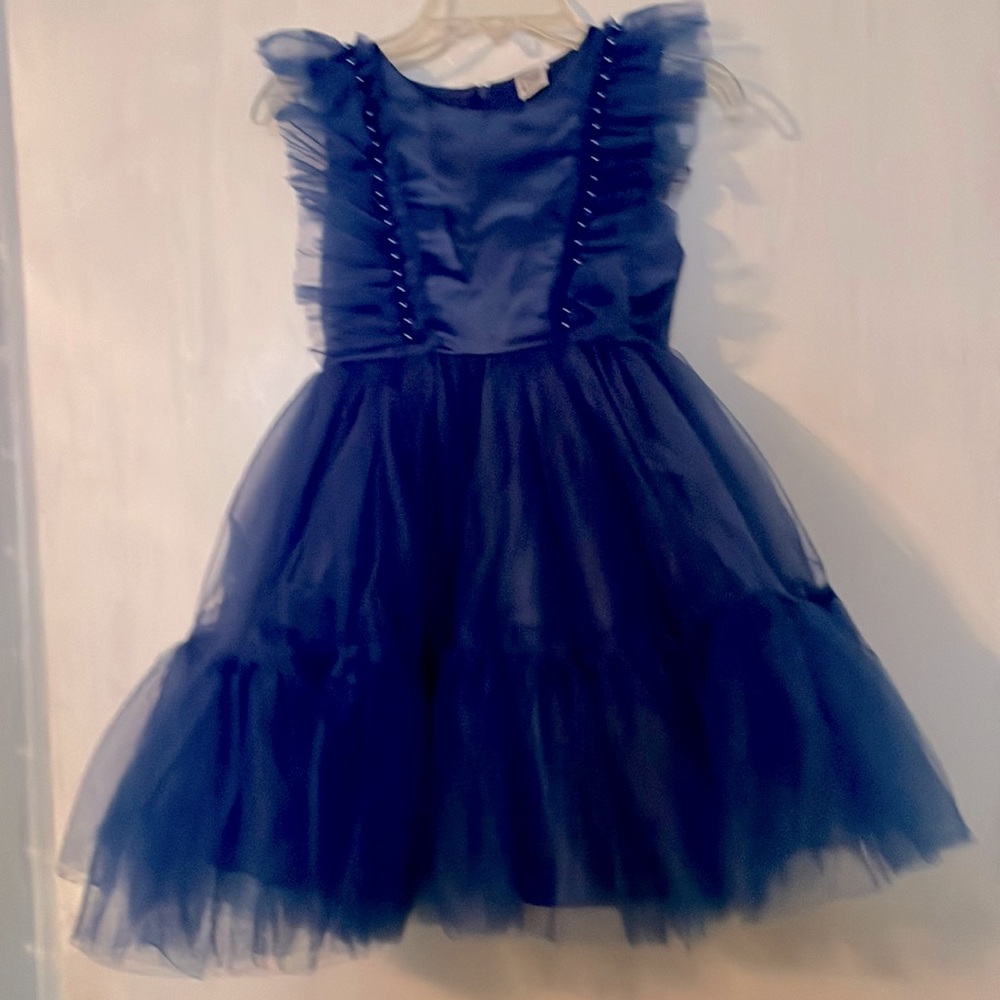 Pretty Blue Tulle/ Satin Sleeveless party dress. It has Tulle & 2 other linings
